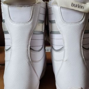 Women's ski/snowboarding boots